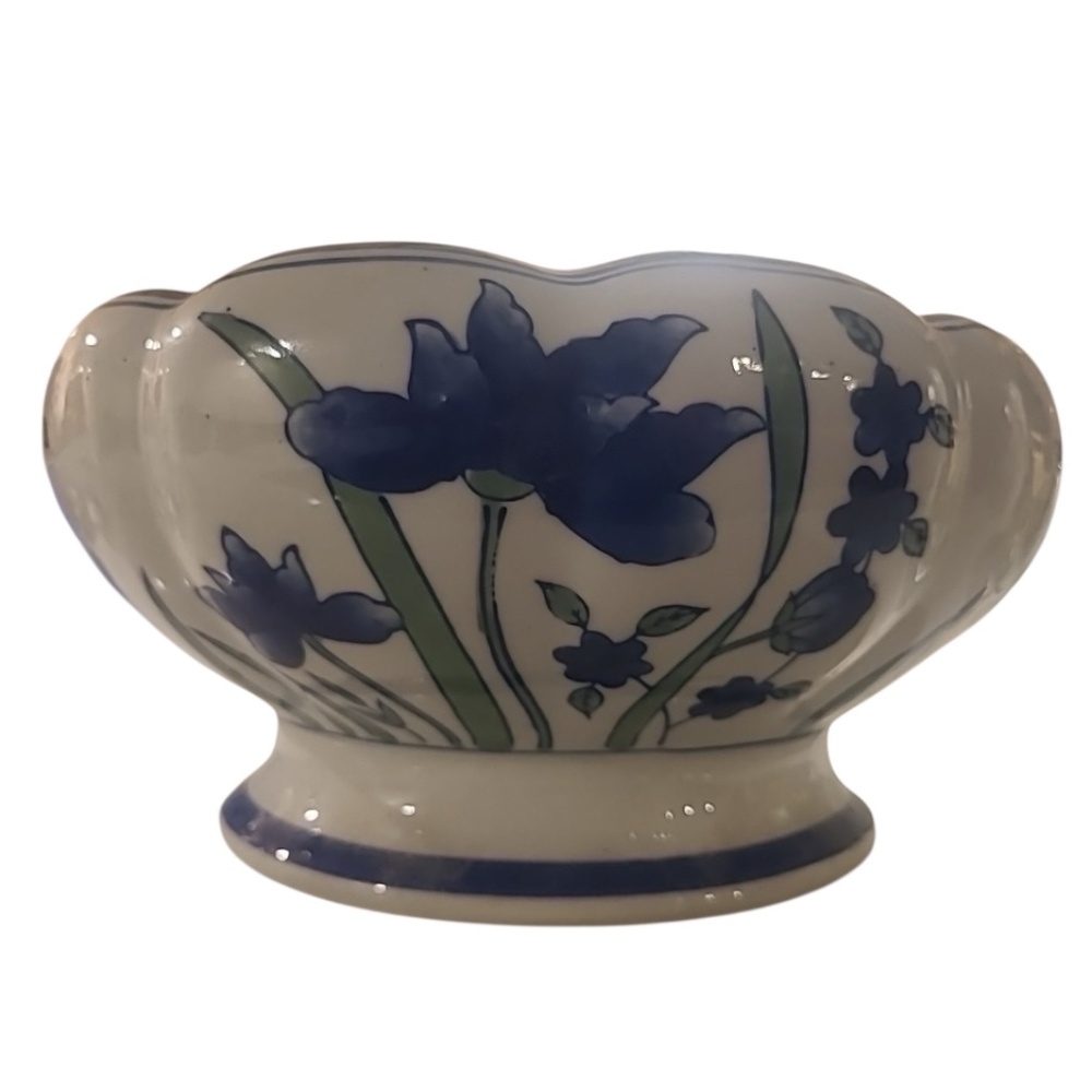 Vintage Blue & White Floral Design Scalloped Footed Flower Pot